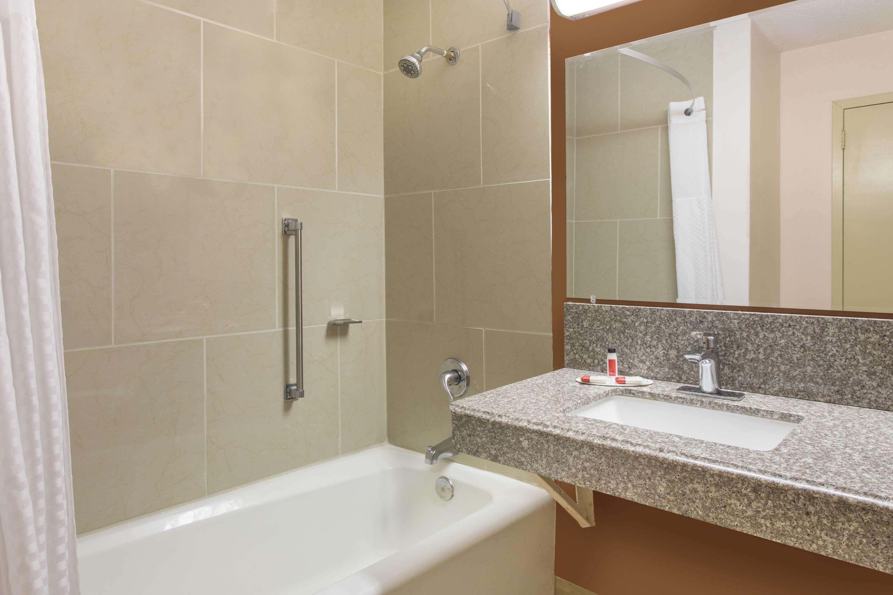 Days Inn By Wyndham Myrtle Beach Socastee Экстерьер фото